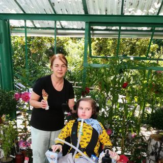 Maty má plošinu! Radujme se! Díky vám všem - našim neuvěřitelným Radovanům - se splnil sen babičce Janě a jejímu vnukovi...